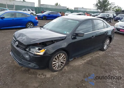 2013 Volkswagen Jetta 2.5L Sel z USA, uszkodzony, nr VIN 3VWLP7AJ2DM378295